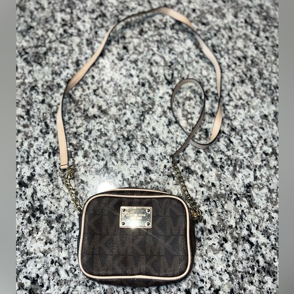 Michael Kors Handbags - Michael Kors Signature Jet Set Leather Mini Chain Crossbody